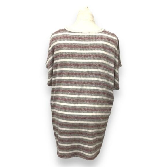 Lane Bryant Women’s Short Sleeve V Neck Stripe Sweater Tunic, size 22/24 - Picture 3 of 7